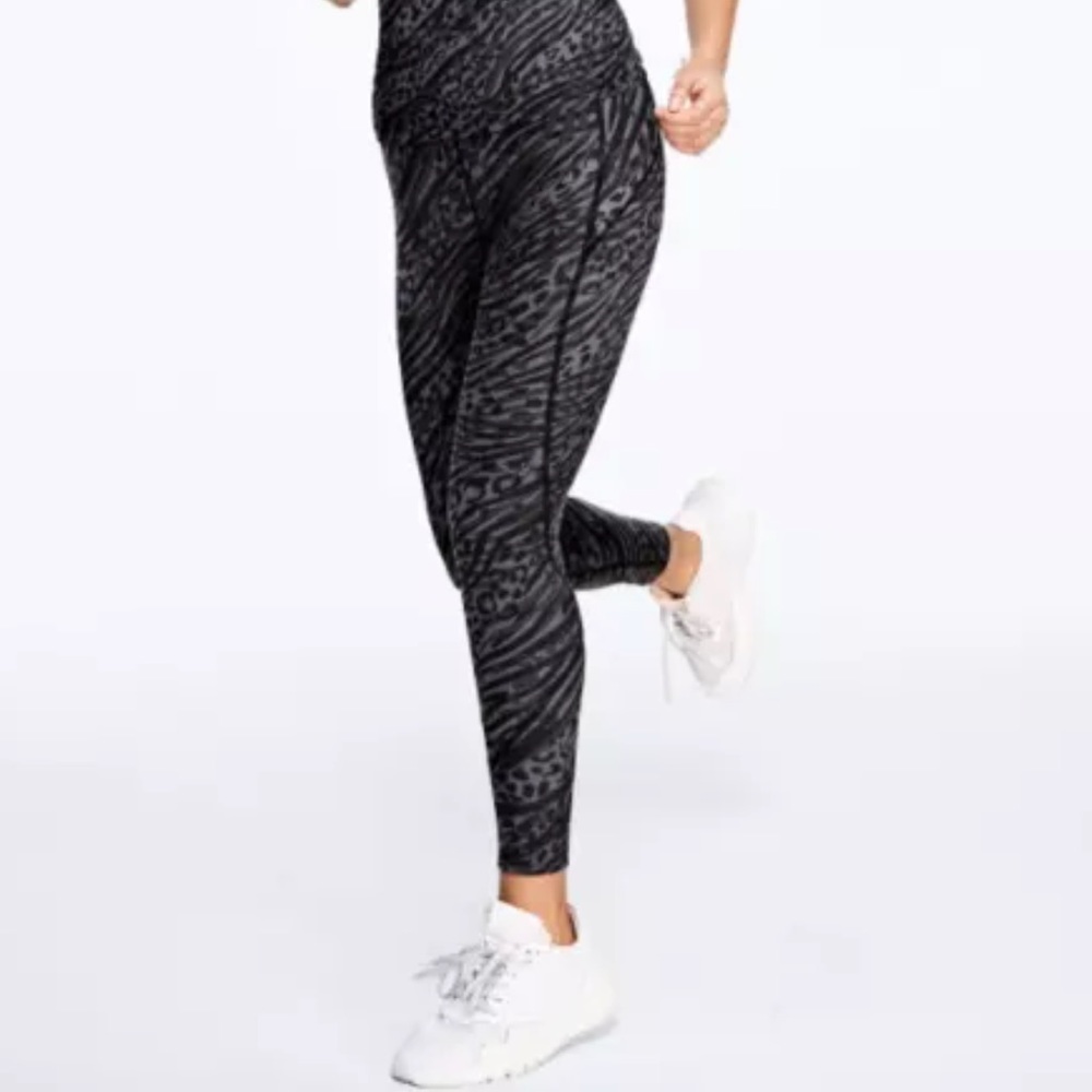 Victoria’s Secret Pink leopard leggings